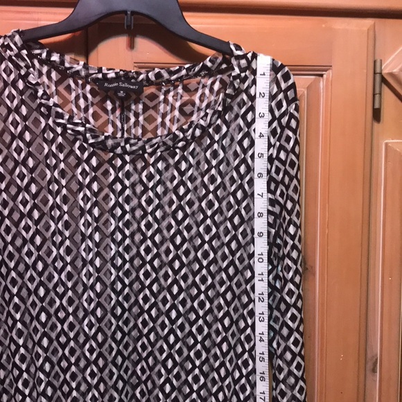 Black and White Geometric Patterned Top - Picture 1 of 4